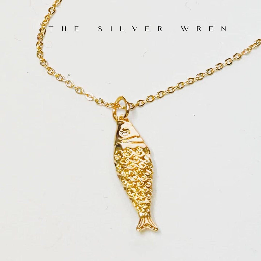 Gold Fish Pendant Necklace: Alma / 16 inch