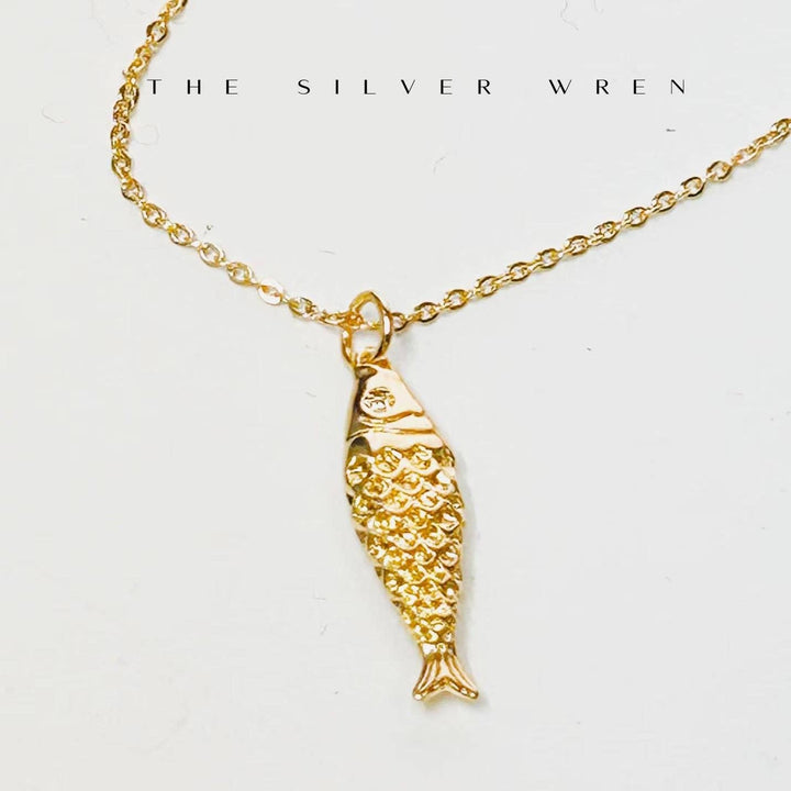 Gold Fish Pendant Necklace: Alma / 16 inch